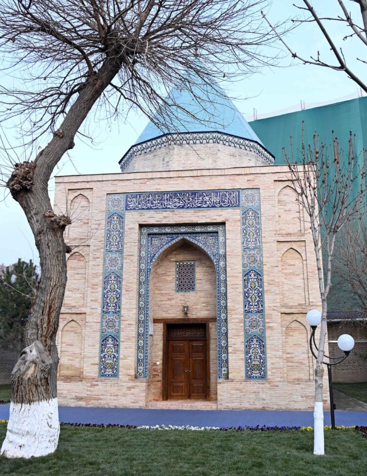 МЕМЛЕКЕТ БАСШЫСЫ ТӨЛЕ БИ КЕСЕНЕСІНЕ ЗИЯРАТ ЕТТІ