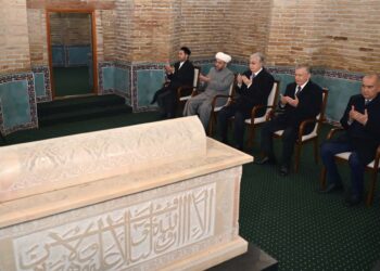 МЕМЛЕКЕТ БАСШЫСЫ ТӨЛЕ БИ КЕСЕНЕСІНЕ ЗИЯРАТ ЕТТІ