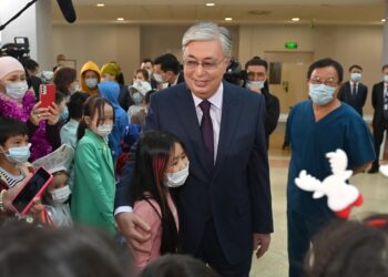 МЕМЛЕКЕТ БАСШЫСЫ АНА МЕН БАЛА ҰЛТТЫҚ ҒЫЛЫМИ ОРТАЛЫҒЫНА БАРДЫ