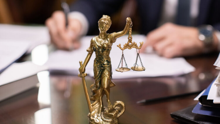 «САЙРАМ-ӨГЕМ» ҰЛТТЫҚ ПАРКІНІҢ ДИРЕКТОРЫ МЕН БІРНЕШЕ ҚЫЗМЕТКЕРІ ПАРА АЛДЫ ДЕГЕН КҮДІКПЕН ҰСТАЛДЫ