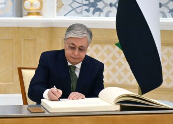 ҚАСЫМ-ЖОМАРТ ТОҚАЕВ ҚҰРМЕТТІ ҚОНАҚТАР КІТАБЫНА ҚОЛТАҢБА ҚАЛДЫРДЫ