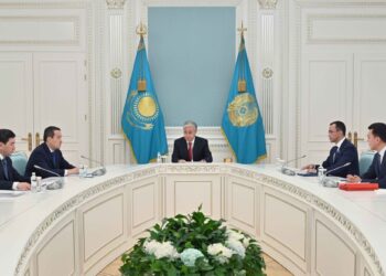 МЕМЛЕКЕТ БАСШЫСЫ ПАРЛАМЕНТ МӘЖІЛІСІН МЕРІЗІМІНЕН БҰРЫН ТОҚТАТУ ЖӨНІНДЕ КЕҢЕС ӨТКІЗДІ