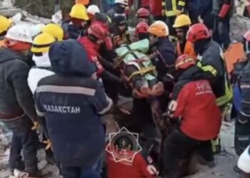 ТҮРКИЯДАҒЫ ҚАЗАҚСТАНДЫҚ ҚҰТҚАРУШЫЛАР ҮЙІНДІ АСТЫНАН 3 АДАМДЫ АМАН АЛЫП ҚАЛДЫ