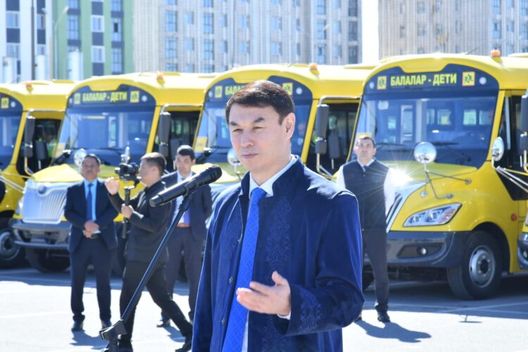 ТҮРКІСТАН ОБЛЫСЫНЫҢ МЕКТЕПТЕРІНЕ 71 ЖАҢА АВТОБУС ТАПСЫРЫЛДЫ