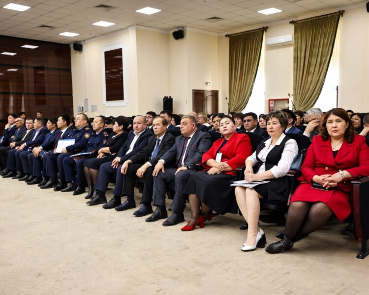 МИНИСТР МЕН ӘКІМ МЕМОРАНДУМҒА ҚОЛ ҚОЙДЫ