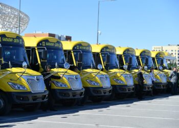 ТҮРКІСТАН ОБЛЫСЫНЫҢ МЕКТЕПТЕРІНЕ 71 ЖАҢА АВТОБУС ТАПСЫРЫЛДЫ