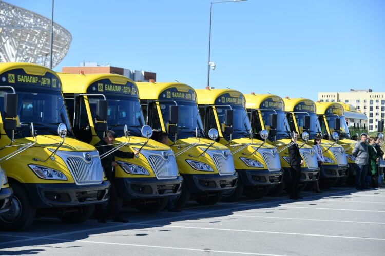 ТҮРКІСТАН ОБЛЫСЫНЫҢ МЕКТЕПТЕРІНЕ 71 ЖАҢА АВТОБУС ТАПСЫРЫЛДЫ