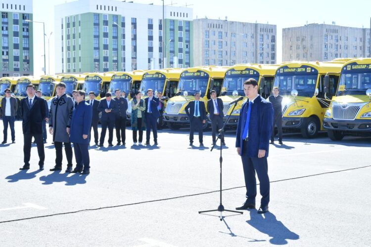 ТҮРКІСТАН ОБЛЫСЫНЫҢ МЕКТЕПТЕРІНЕ 71 ЖАҢА АВТОБУС ТАПСЫРЫЛДЫ