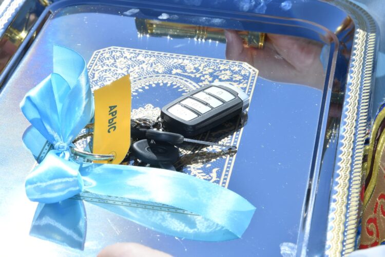 ТҮРКІСТАН ОБЛЫСЫНЫҢ МЕКТЕПТЕРІНЕ 71 ЖАҢА АВТОБУС ТАПСЫРЫЛДЫ