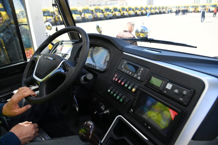 ТҮРКІСТАН ОБЛЫСЫНЫҢ МЕКТЕПТЕРІНЕ 71 ЖАҢА АВТОБУС ТАПСЫРЫЛДЫ
