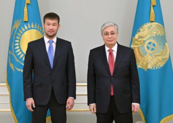 МЕМЛЕКЕТ БАСШЫСЫ АРАЛАС ЖЕКПЕ ЖЕК ШЕБЕРІ ШАВКАТ РАХМОНОВТЫ ҚАБЫЛДАДЫ