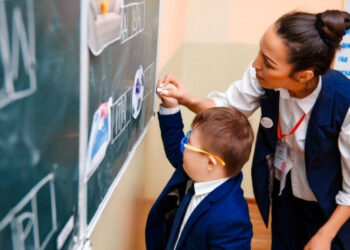 МҰҒАЛІМДЕР КҮНІ ЕНДІ 5 ҚАЗАНДА АТАЛЫП ӨТІЛЕДІ