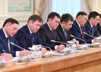 ПРЕЗИДЕНТ БАСШЫЛАРҒА АЗАМАТТАРМЕН ӨЗАРА БАЙЛАНЫСТЫ КҮШЕЙТУДІ ТАПСЫРДЫ