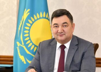 АҚПАРАТ ЖӘНЕ ҚОҒАМДЫҚ ДАМУ МИНИСТРІ ҚЫЗМЕТІН ЖАЛҒАСТЫРАДЫ