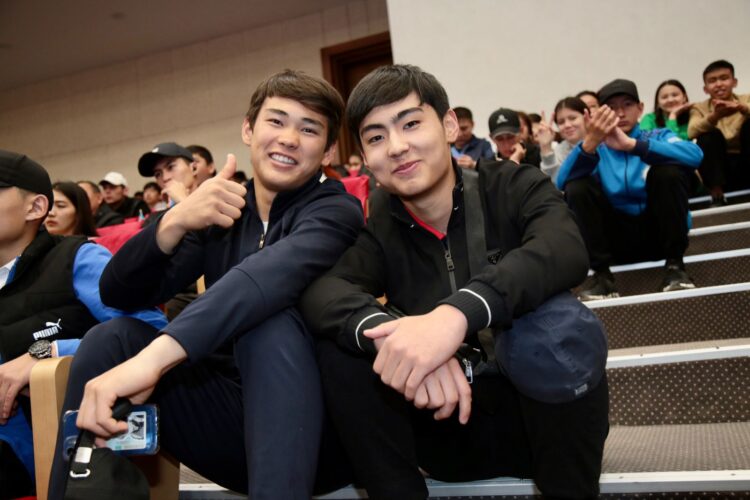 ШАВКАТ РАХМОНОВ ТҮРКІСТАН ЖАСТАРЫМЕН КЕЗДЕСТІ