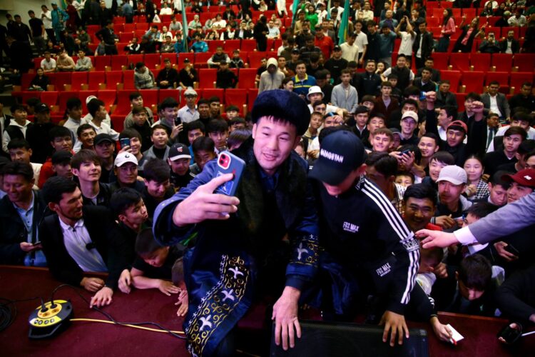 ШАВКАТ РАХМОНОВ ТҮРКІСТАН ЖАСТАРЫМЕН КЕЗДЕСТІ