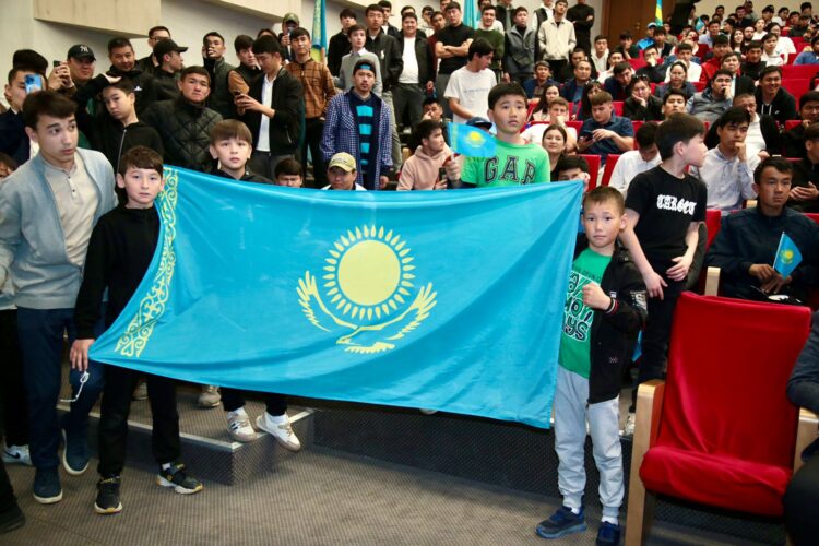 ШАВКАТ РАХМОНОВ ТҮРКІСТАН ЖАСТАРЫМЕН КЕЗДЕСТІ