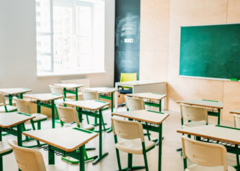 ҚАЗАҚСТАНДА ЖЕМҚОР ШЕНЕУНІКТЕРДЕН ТӘРКІЛЕНГЕН ҚАНША АҚША МЕКТЕПКЕ ЖҰМСАЛАДЫ?