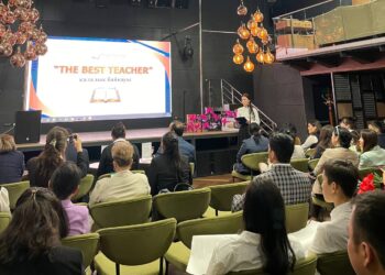 ҮЗДІК АҒЫЛШЫН МҰҒАЛІМІ