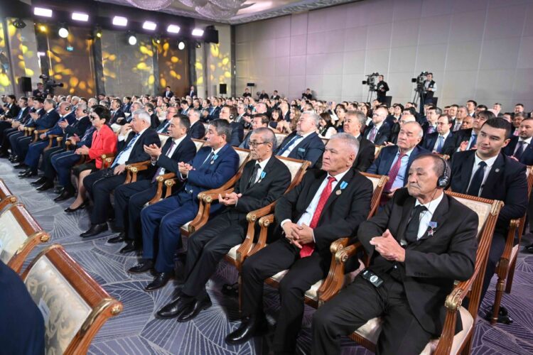 МЕМЛЕКЕТ БАСШЫСЫ «ТЕҢІЗШЕВРОЙЛ» КОМПАНИЯСЫНЫҢ 30 ЖЫЛДЫҒЫНА АРНАЛҒАН САЛТАНАТТЫ ЖИЫНҒА ҚАТЫСТЫ