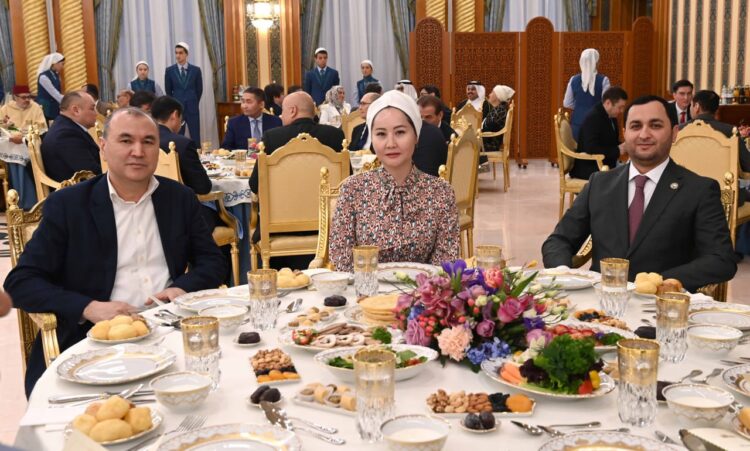 ПРЕЗИДЕНТ ҰЛТТЫҚ КИІМДІ НАУРЫЗ МЕЙРАМЫНАН ТЫС КҮНДЕРІ ДЕ КИІП ЖҮРУГЕ ШАҚЫРДЫ