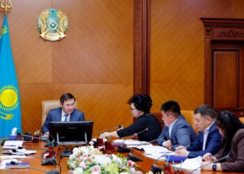 ЖАЙЛЫ МЕКТЕПТЕРДІҢ ИНФРАҚҰРЫЛЫМЫ ТАЛҚЫЛАНДЫ