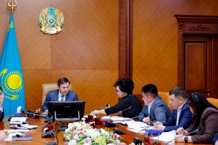 ЖАЙЛЫ МЕКТЕПТЕРДІҢ ИНФРАҚҰРЫЛЫМЫ ТАЛҚЫЛАНДЫ