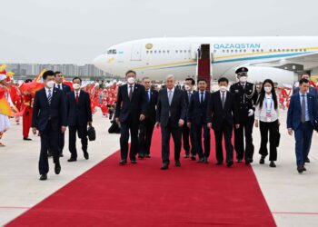 Қытай Халық Республикасына мемлекеттік сапармен келген Президент Қасым-Жомарт Тоқаевты Сиань әуежайында салтанатты қарсы алу рәсімі