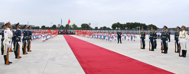 Қытай Халық Республикасына мемлекеттік сапармен келген Президент Қасым-Жомарт Тоқаевты Сиань әуежайында салтанатты қарсы алу рәсімі