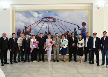 АССАМБЛЕЯ МҮШЕЛЕРІНЕ САЛТАНАТТЫ ЖАҒДАЙДА КУӘЛІКТЕР ТАПСЫРЫЛДЫ