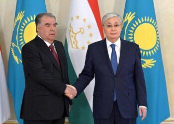 ШЕТЕЛДІК БАҚ-ТАҒЫ ҚАЗАҚСТАН: ТӘЖІКСТАН ПРЕЗИДЕНТІНІҢ АСТАНАҒА САПАРЫ ЖӘНЕ МҰНАЙ ЭКСПОРТЫНАН ТҮСКЕН ТАБЫСТЫҢ АРТУЫ