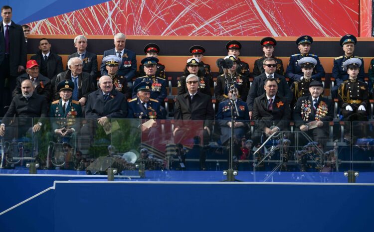 ҚАСЫМ-ЖОМАРТ ТОҚАЕВ ЖЕҢІС КҮНІНЕ АРНАЛҒАН ӘСКЕРИ ПАРАДҚА БАРДЫ