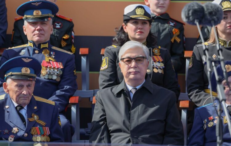 ҚАСЫМ-ЖОМАРТ ТОҚАЕВ ЖЕҢІС КҮНІНЕ АРНАЛҒАН ӘСКЕРИ ПАРАДҚА БАРДЫ