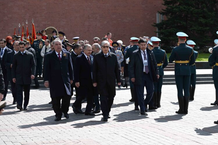 ҚАСЫМ-ЖОМАРТ ТОҚАЕВ ЖЕҢІС КҮНІНЕ АРНАЛҒАН ӘСКЕРИ ПАРАДҚА БАРДЫ