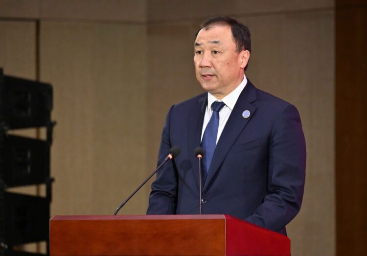 МЕМЛЕКЕТ БАСШЫСЫ СИАНЬ ҚАЛАСЫНДАҒЫ ҚҰРҒАҚ ПОРТТА ҚАЗАҚСТАННЫҢ ЛОГИСТИКА ОРТАЛЫҒЫНЫҢ ІРГЕТАСЫН ҚАЛАУ РӘСІМІНЕ ҚАТЫСТЫ