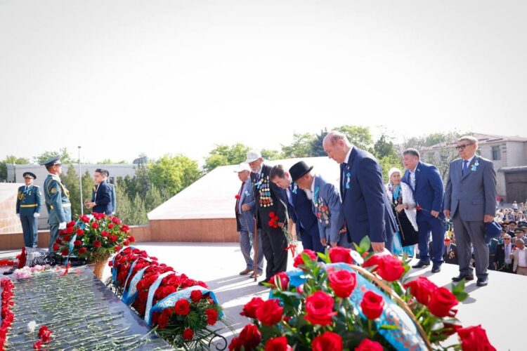 ЖАРҚЫН БОЛАШАҚ СЫЙЛАҒАН ҰЛЫ ЖЕҢІС