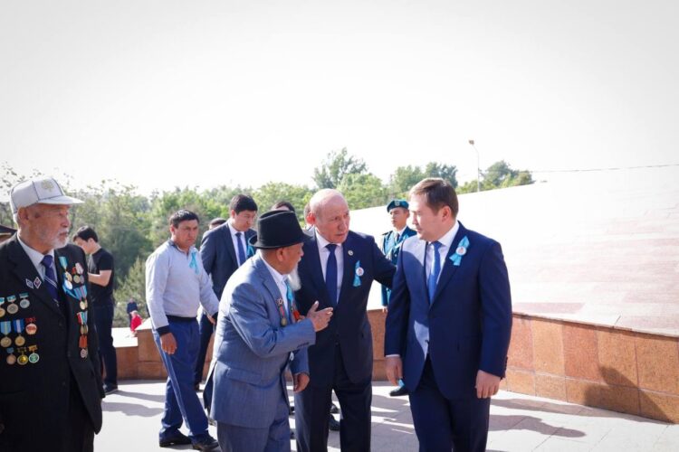 ЖАРҚЫН БОЛАШАҚ СЫЙЛАҒАН ҰЛЫ ЖЕҢІС