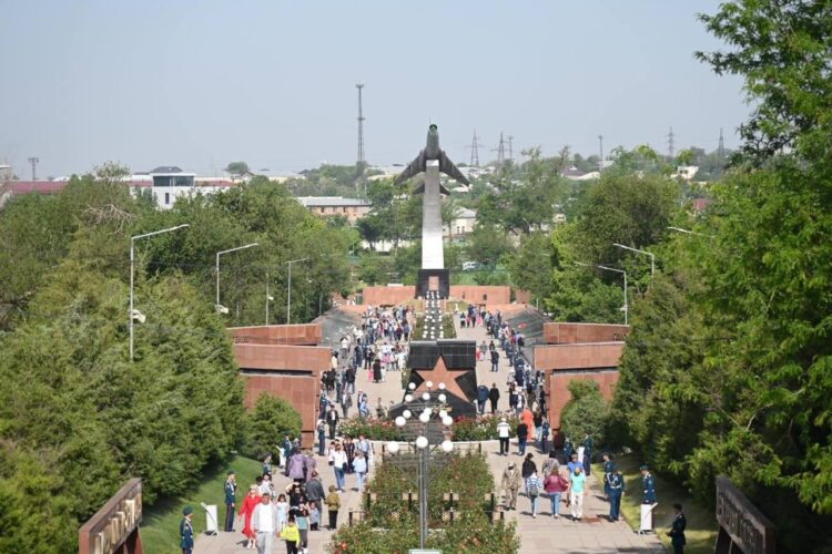 ЖАРҚЫН БОЛАШАҚ СЫЙЛАҒАН ҰЛЫ ЖЕҢІС