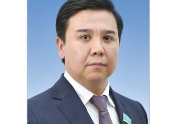 МӘЖІЛІСМЕН ТҮРКІСТАН ОБЛЫСЫНДАҒЫ ТОЗЫҒЫ ЖЕТКЕН МЕКТЕПТЕРДІҢ МӘСЕЛЕСІН КӨТЕРДІ