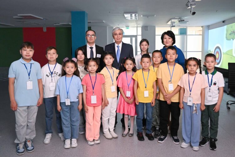 МЕМЛЕКЕТ БАСШЫСЫ ОҚУШЫЛАРДЫҢ ИННОВАЦИЯЛЫҚ ШЫҒАРМАШЫЛЫҚ ОРТАЛЫҒЫНА БАРДЫ