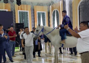 ӘЛЕМ ЧЕМПИОНЫ ҚҰРМЕТКЕ БӨЛЕНДІ