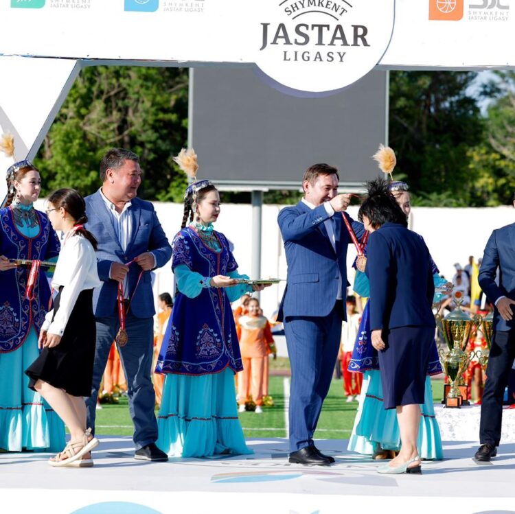 МЕГАПОЛИСТІҢ 4 МЕКТЕБІ АВТОБУСҚА ИЕ БОЛДЫ