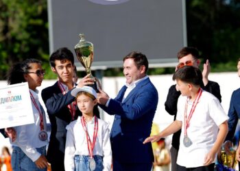 МЕГАПОЛИСТІҢ 4 МЕКТЕБІ АВТОБУСҚА ИЕ БОЛДЫ