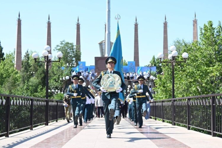 МЕМЛЕКЕТТІК РӘМІЗ — ТӘУЕЛСІЗДІКТІҢ АЙҒАҒЫ