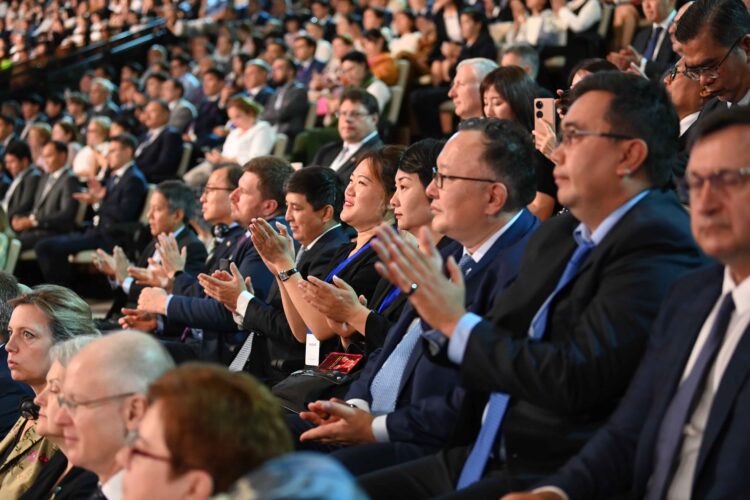 ПРЕЗИДЕНТ АСТАНАНЫҢ 25 ЖЫЛДЫҚ МЕРЕЙТОЙЫНА АРНАЛҒАН БАУЫРЛАС ҚАЛАЛАР ФОРУМЫНА ҚАТЫСТЫ