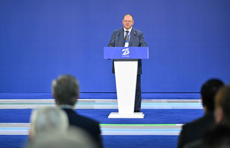 ПРЕЗИДЕНТ АСТАНАНЫҢ 25 ЖЫЛДЫҚ МЕРЕЙТОЙЫНА АРНАЛҒАН БАУЫРЛАС ҚАЛАЛАР ФОРУМЫНА ҚАТЫСТЫ