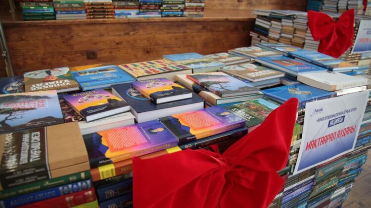 ТҮРКІСТАН ОБЛЫСЫНЫҢ АУЫЛ КІТАПХАНАЛАРЫНА 26 МЫҢ КІТАП ҮЛЕСТІРІЛДІ