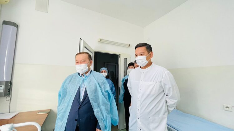 МЕГАПОЛИСТІҢ БАС ДӘРІГЕРІ ЖҮРЕГІНЕ ТРАНСПЛАНТАЦИЯ ЖАСАҒАН АЛҒАШҚЫ НАУҚАСТЫҢ ХӘЛІН СҰРАДЫ