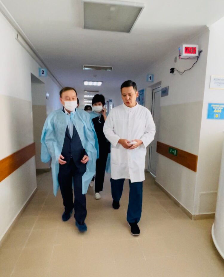 МЕГАПОЛИСТІҢ БАС ДӘРІГЕРІ ЖҮРЕГІНЕ ТРАНСПЛАНТАЦИЯ ЖАСАҒАН АЛҒАШҚЫ НАУҚАСТЫҢ ХӘЛІН СҰРАДЫ