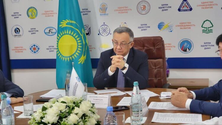 КӘСІПОДАҚТАР ТӨРАҒАЛАРЫМЕН КЕЗДЕСУ